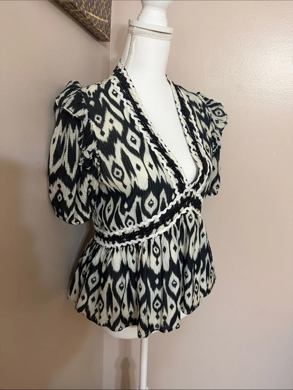 Anthropologie Black & White Ikat V-Neck puff sleeves Peplum Blouse